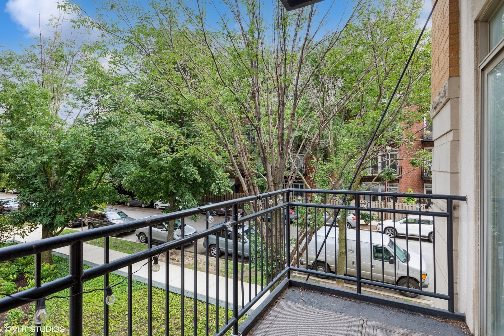 2320 W Saint Paul Avenue Unit: 203