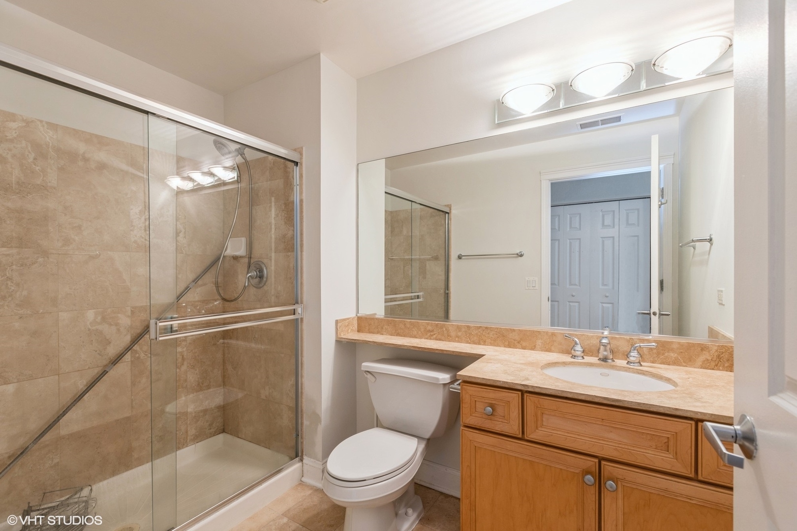 2320 W Saint Paul Avenue Unit: 203