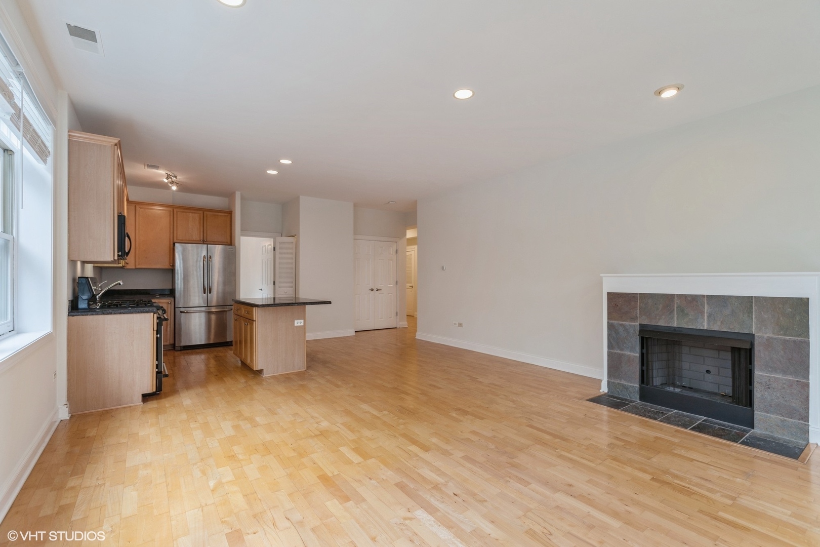 2320 W Saint Paul Avenue Unit: 203