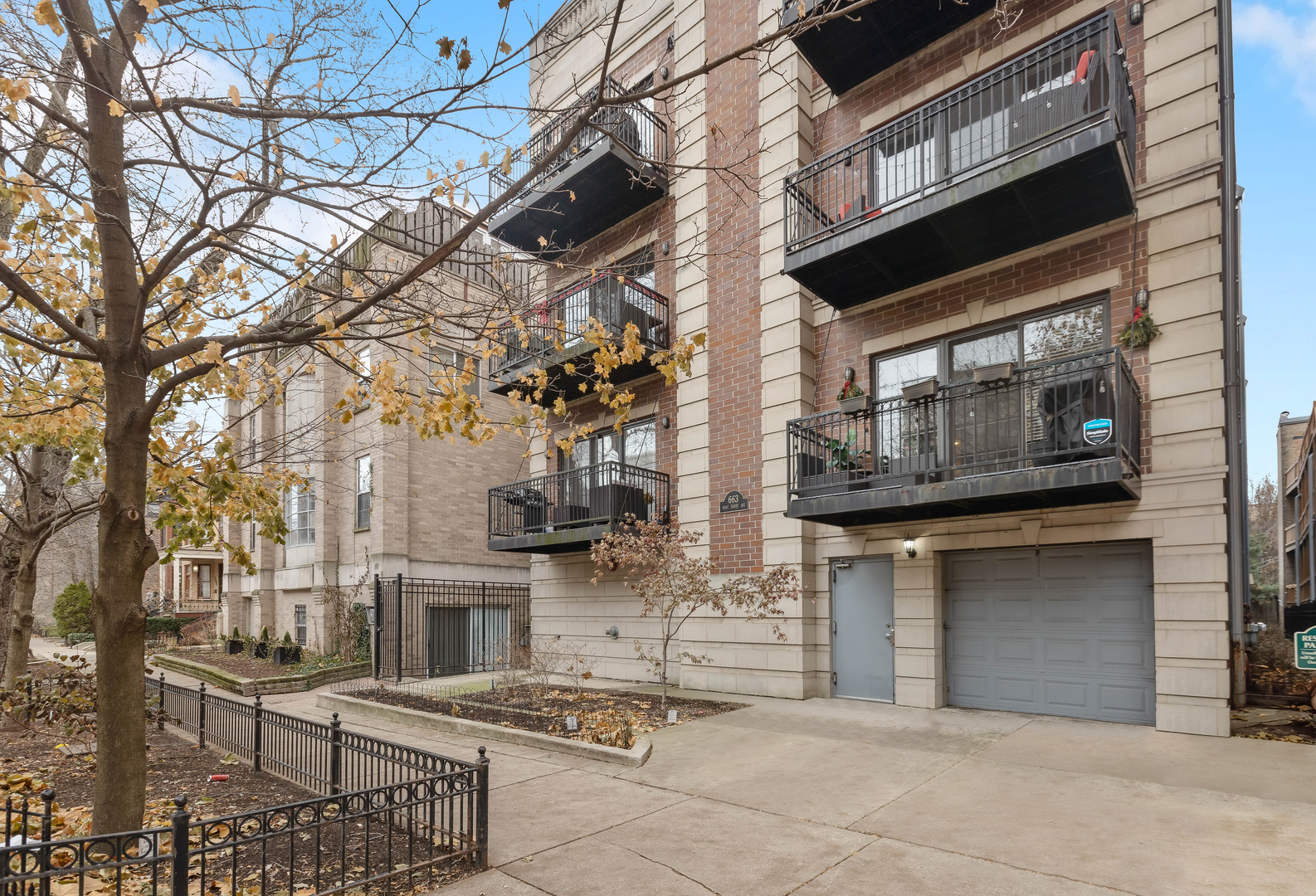 663 W Barry Avenue Unit: 3C