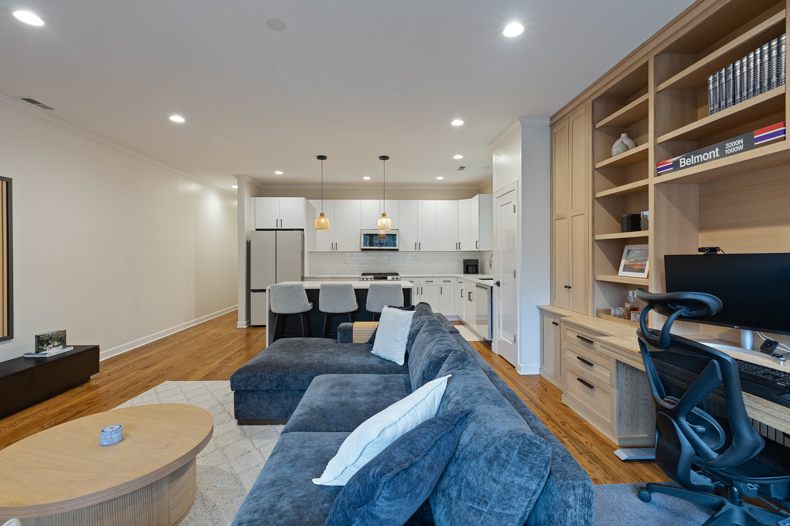 663 W Barry Avenue Unit: 3C