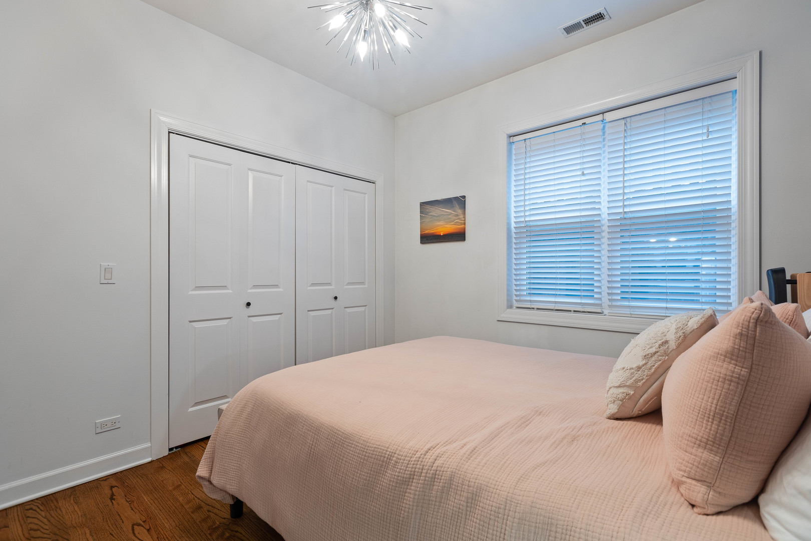 663 W Barry Avenue Unit: 3C