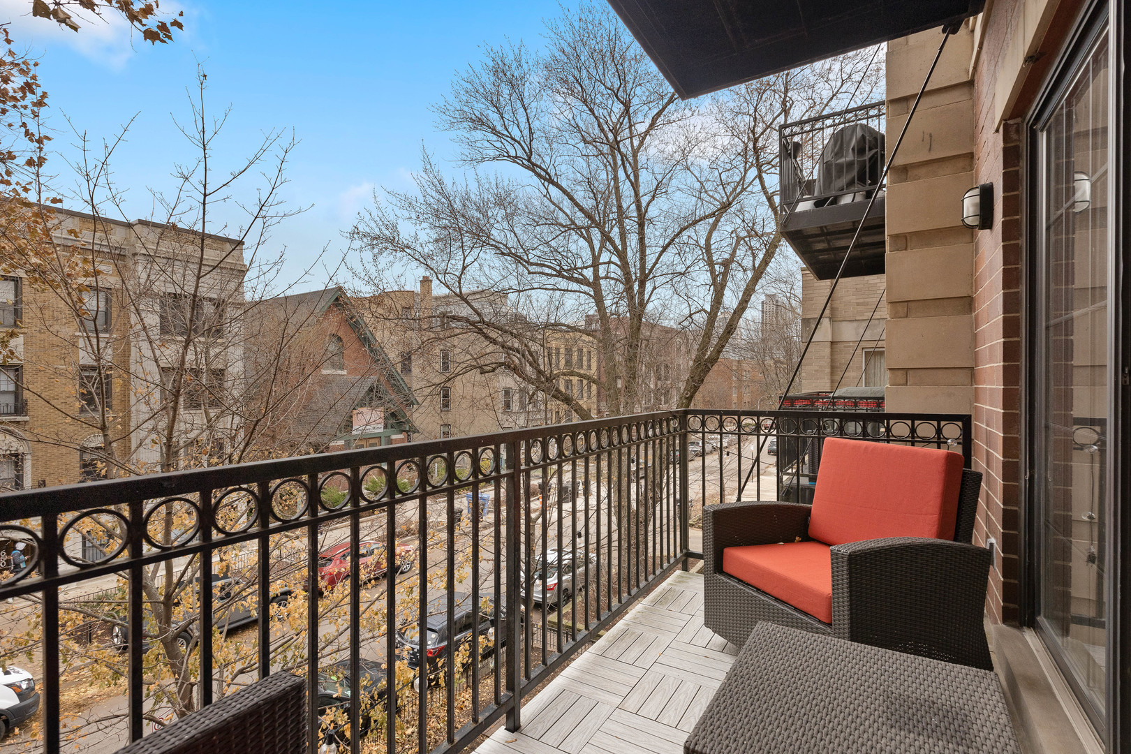 663 W Barry Avenue Unit: 3C