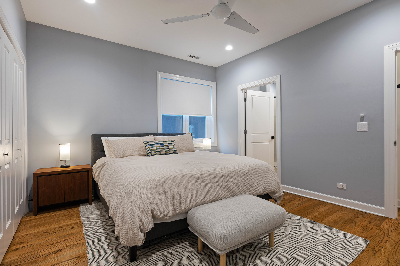 663 W Barry Avenue Unit: 3C