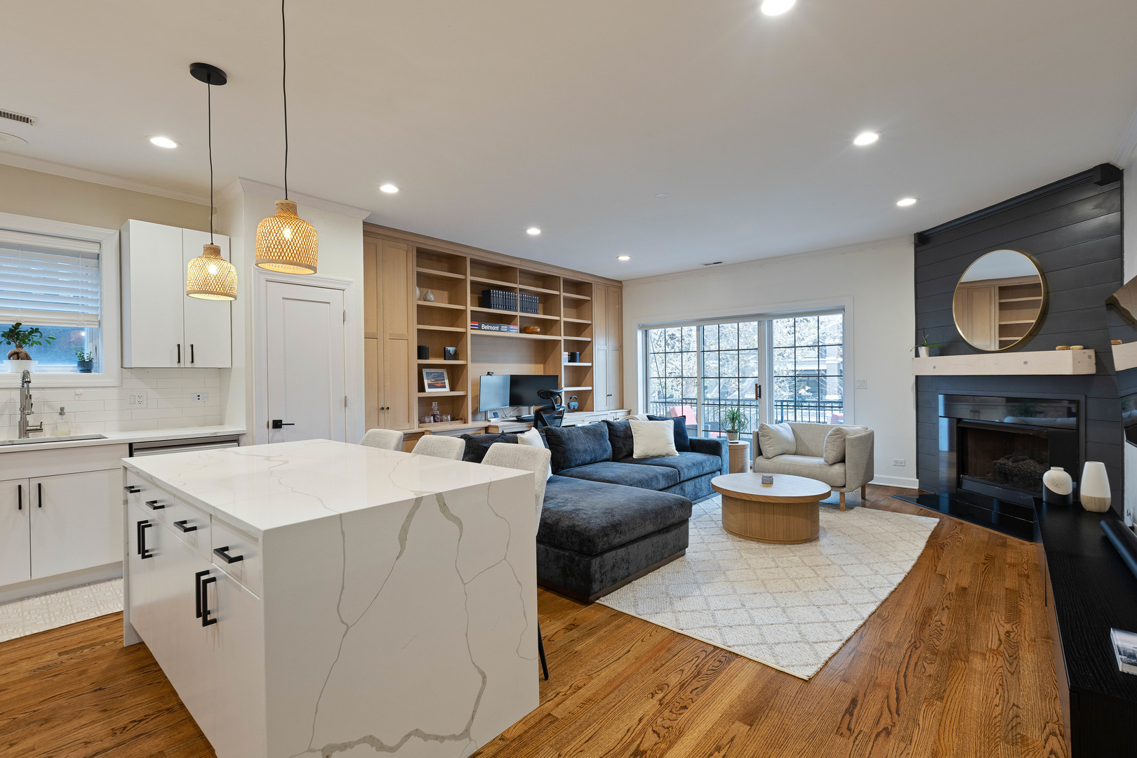 663 W Barry Avenue Unit: 3C