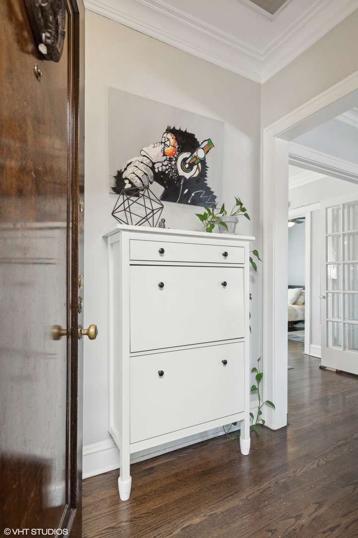 825 W Oakdale Avenue Unit: 3