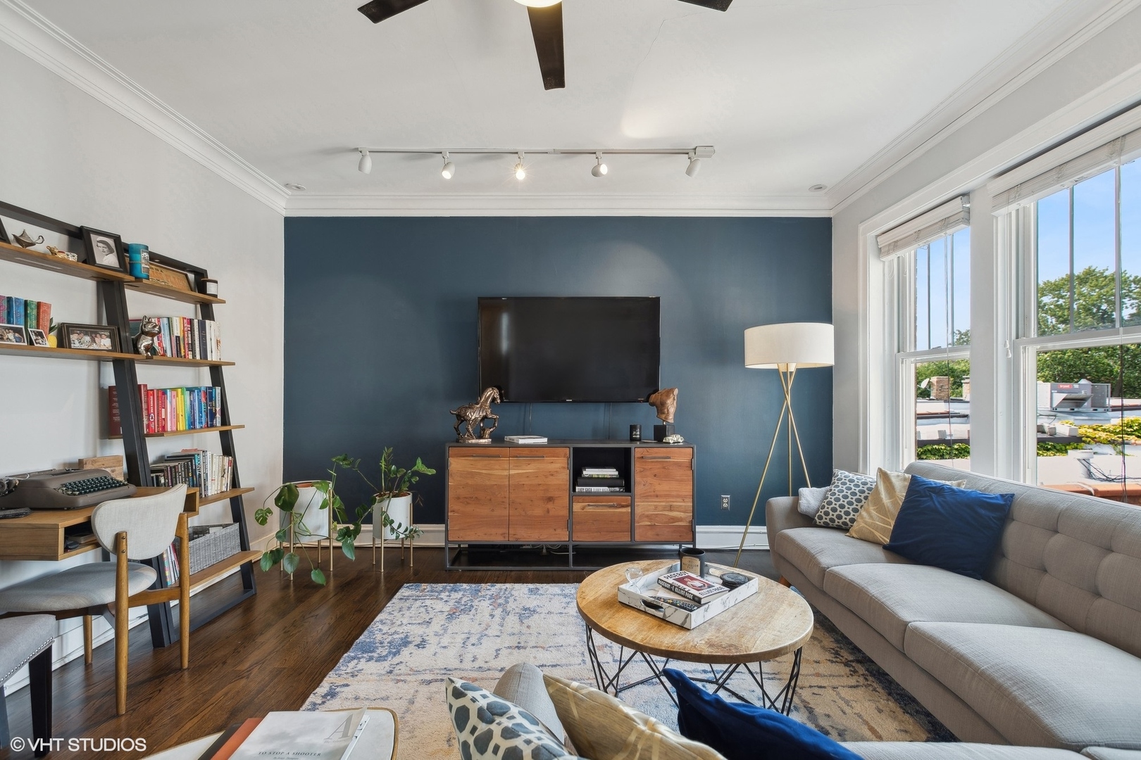 825 W Oakdale Avenue Unit: 3