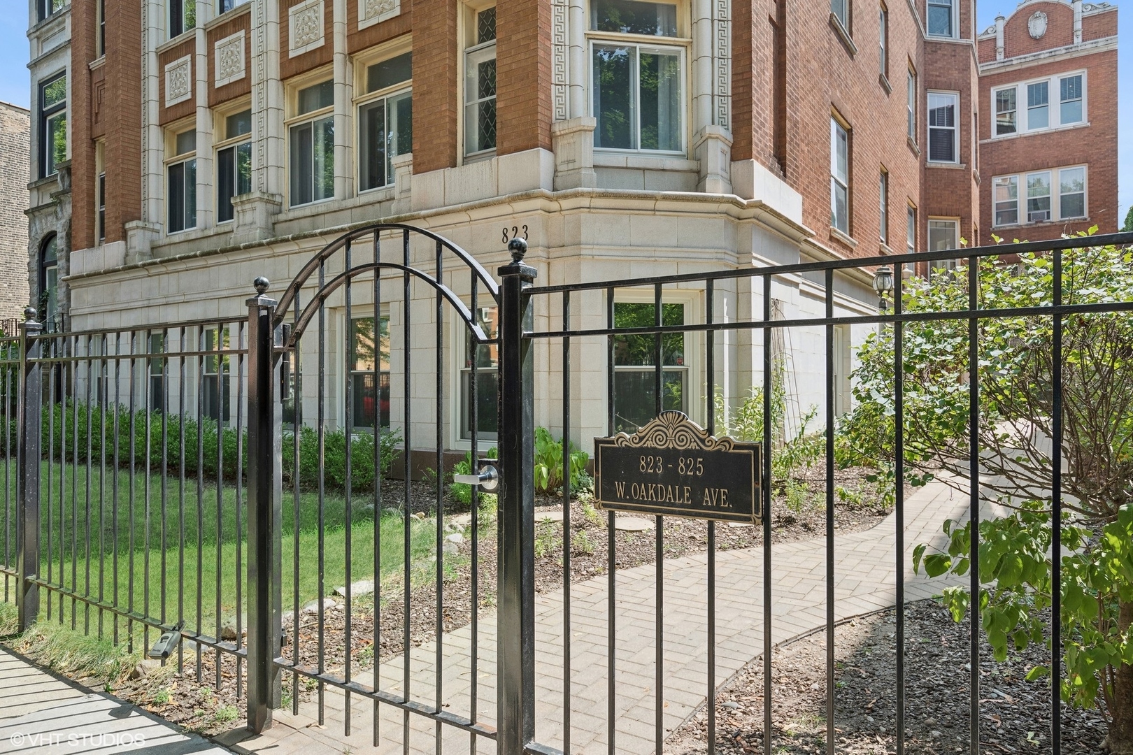 825 W Oakdale Avenue Unit: 3