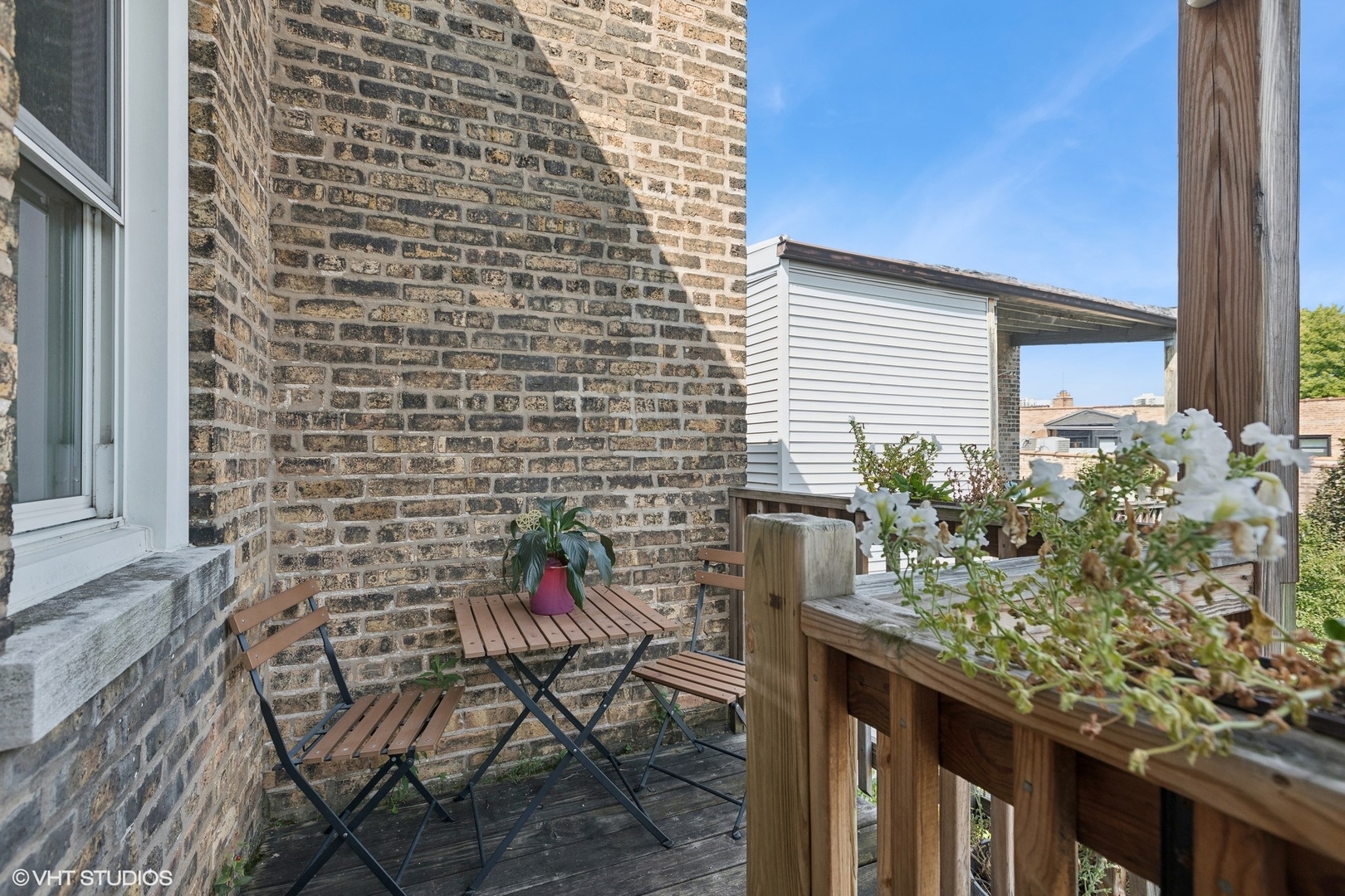 825 W Oakdale Avenue Unit: 3
