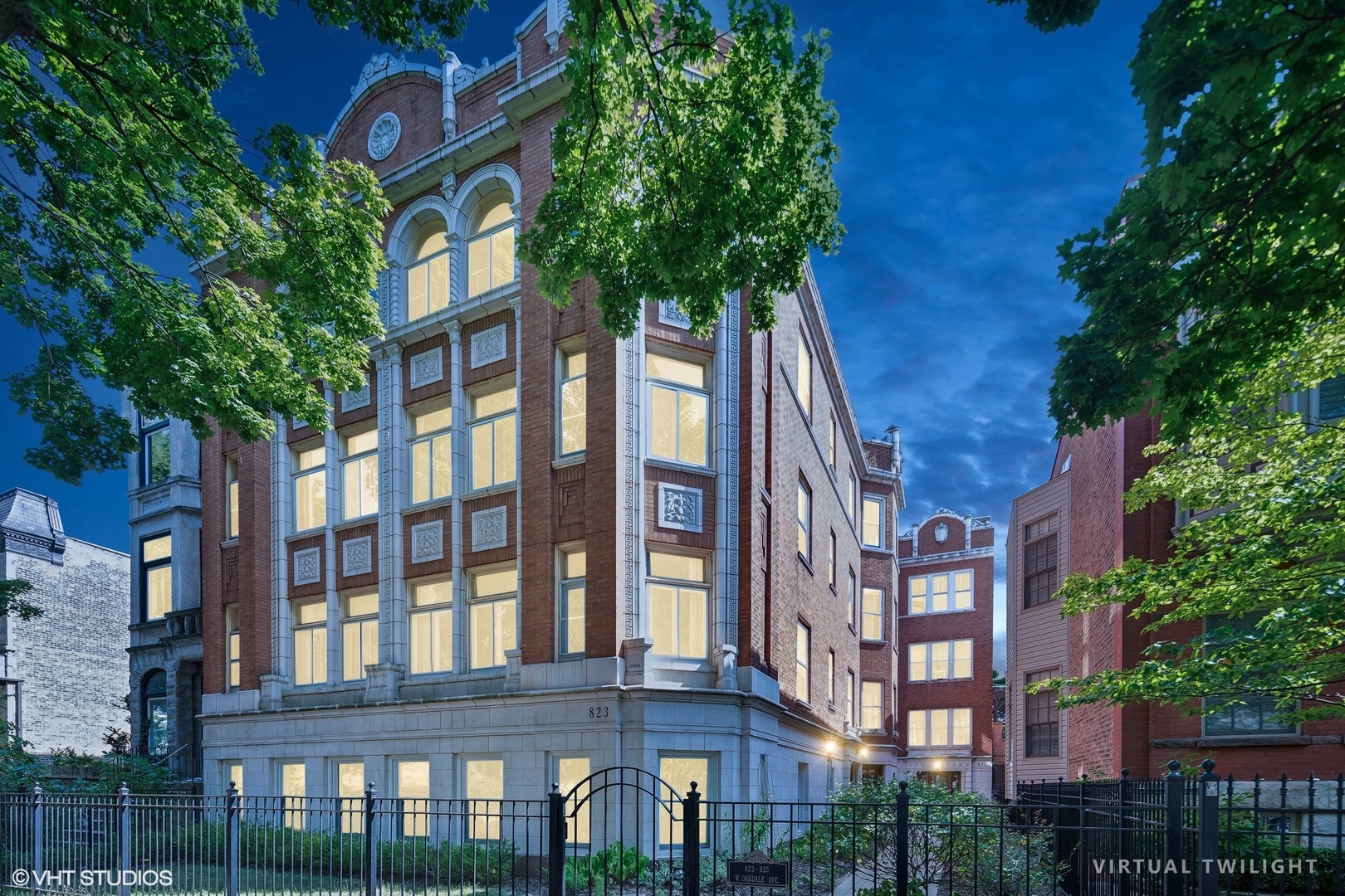 825 W Oakdale Avenue Unit: 3