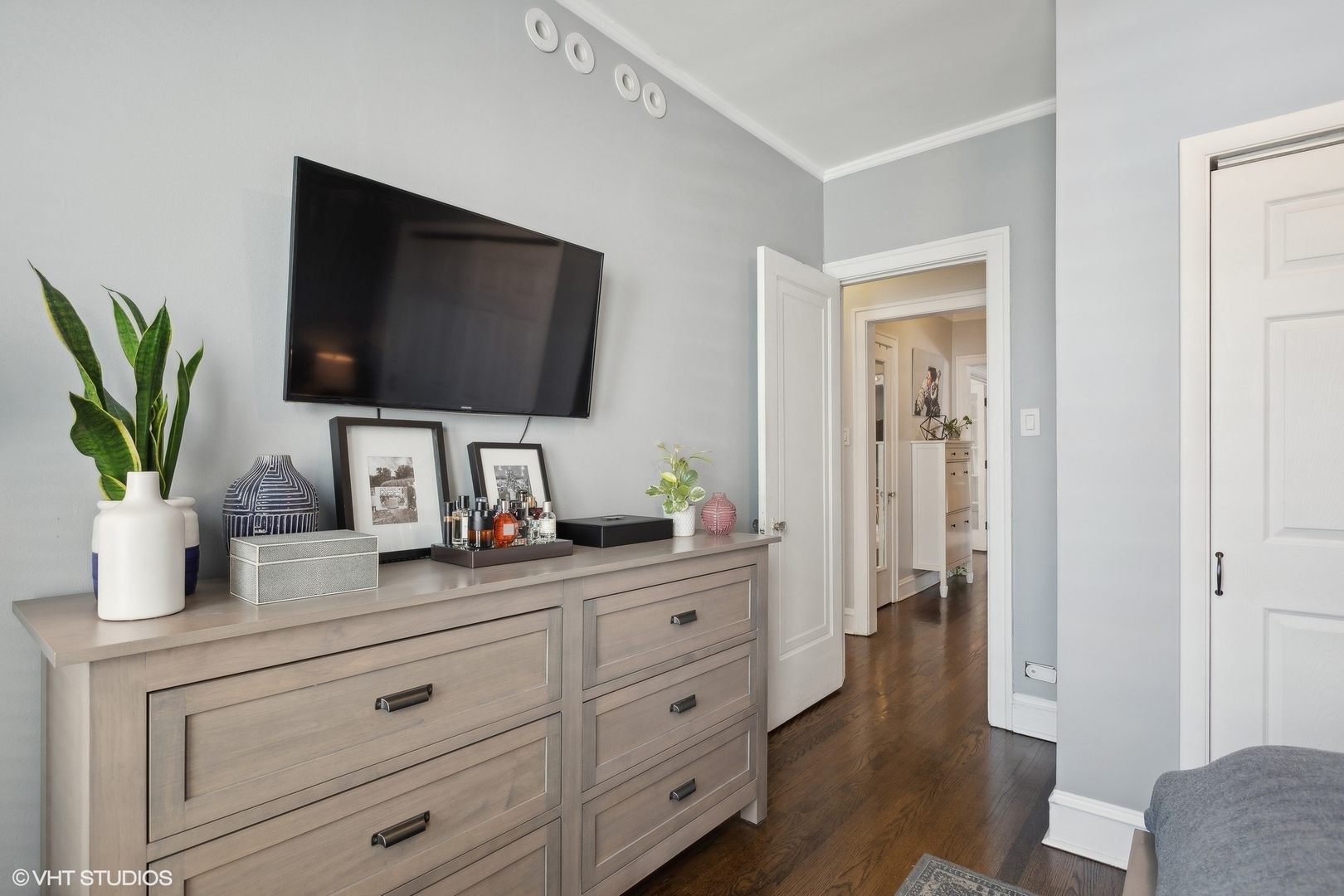 825 W Oakdale Avenue Unit: 3