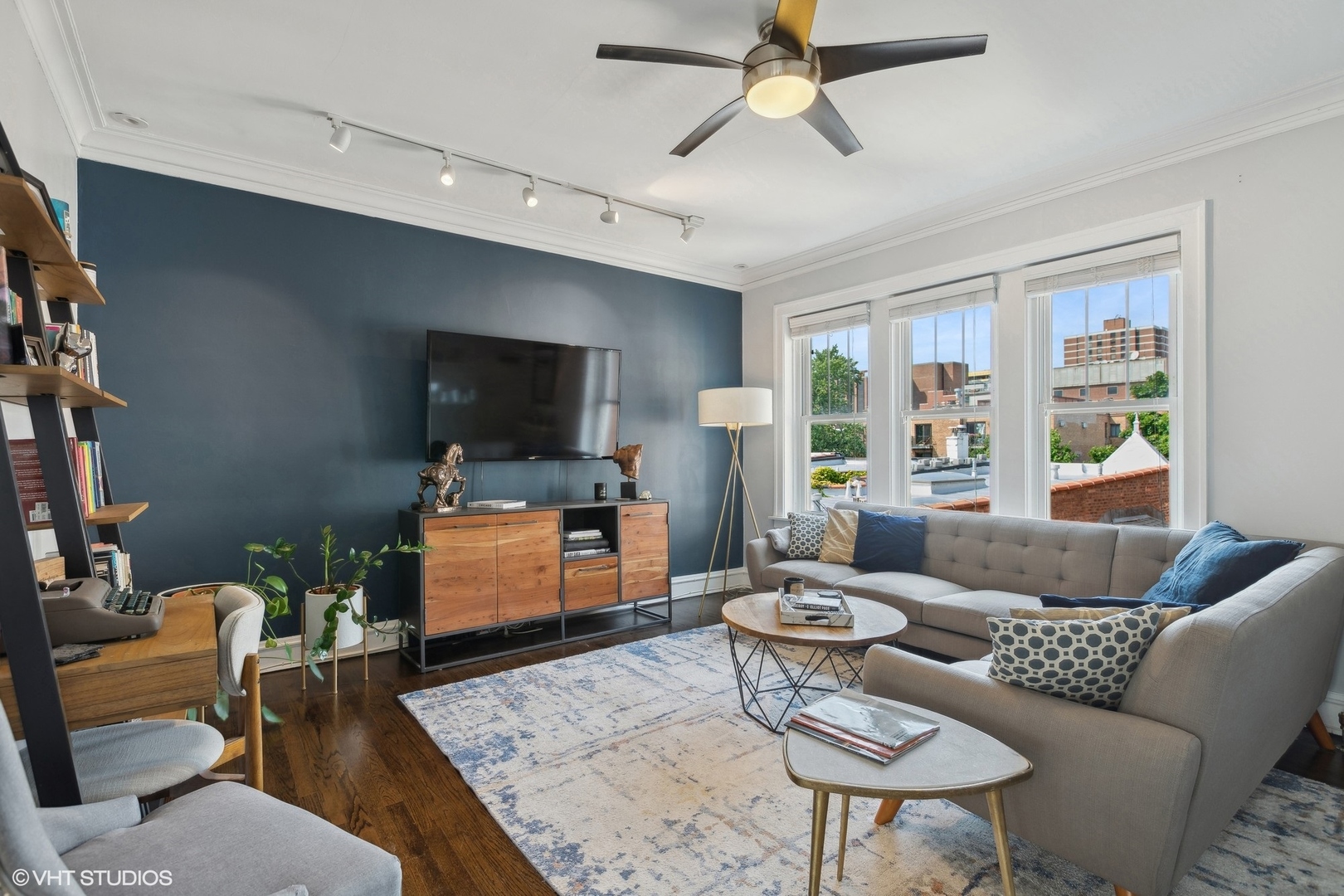 825 W Oakdale Avenue Unit: 3