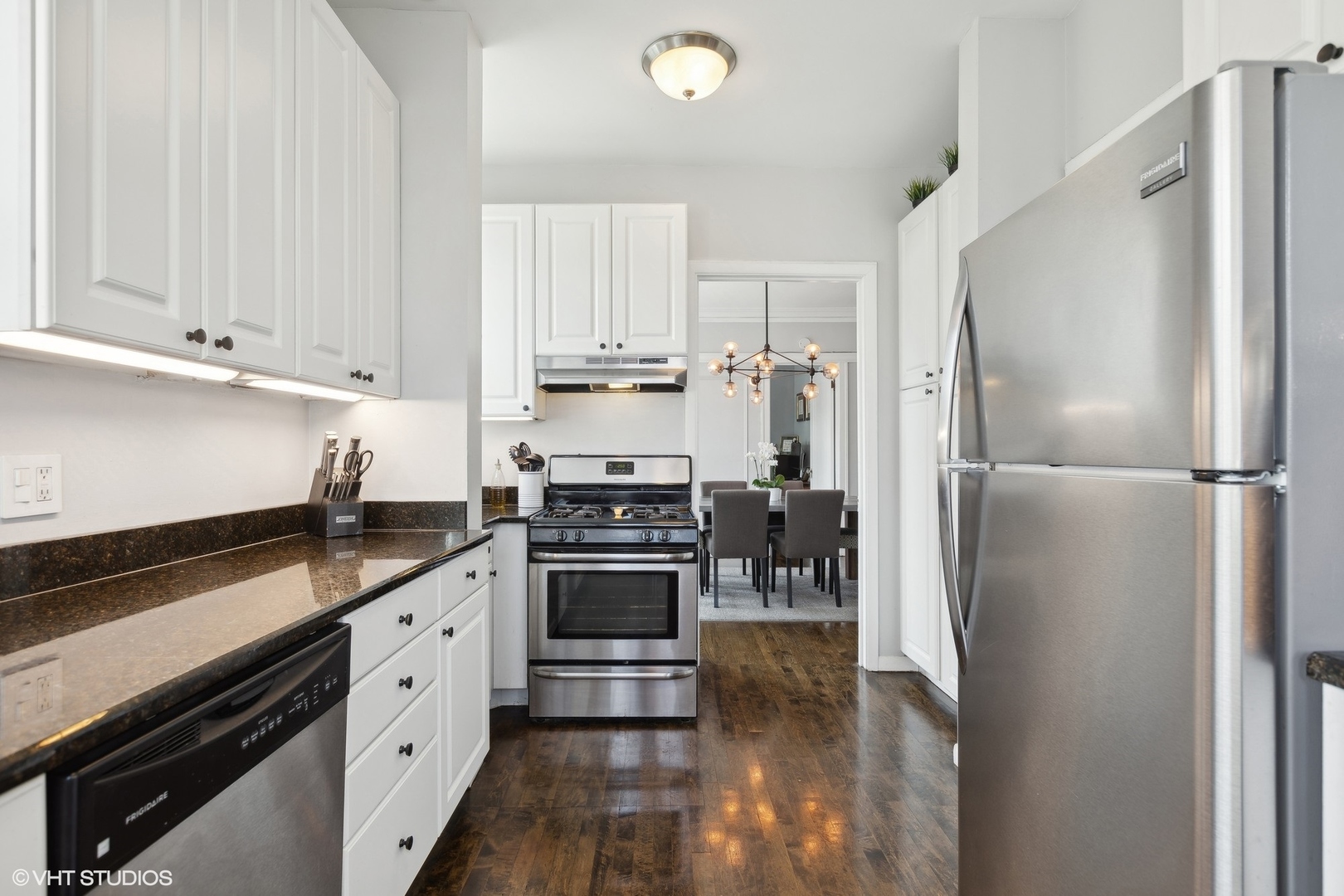 825 W Oakdale Avenue Unit: 3