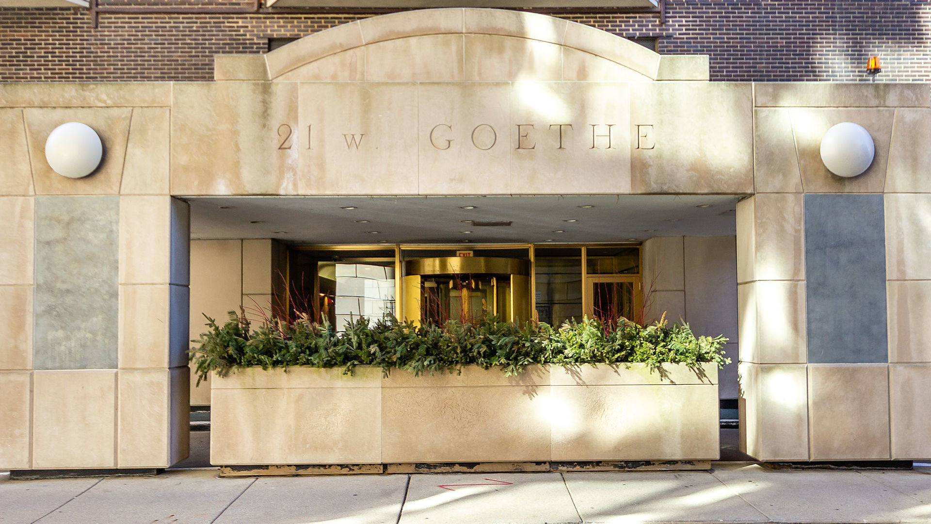 21 W Goethe Street Unit: 5C
