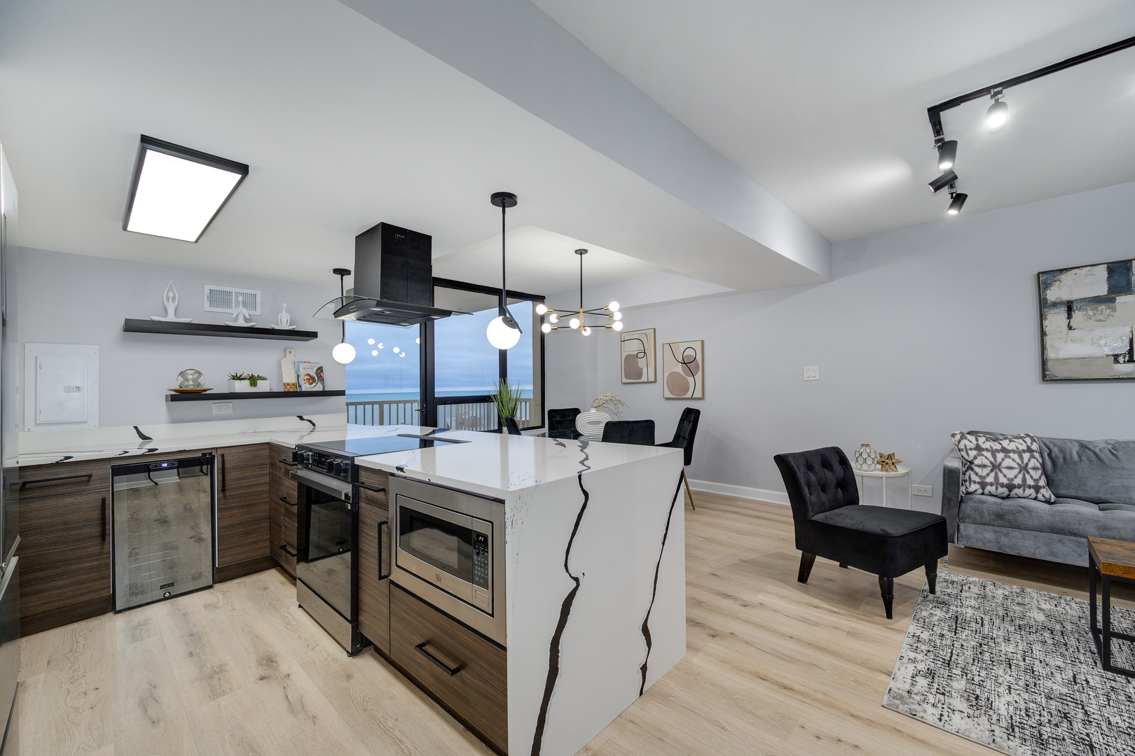 3930 N Pine Grove Avenue Unit: 3116