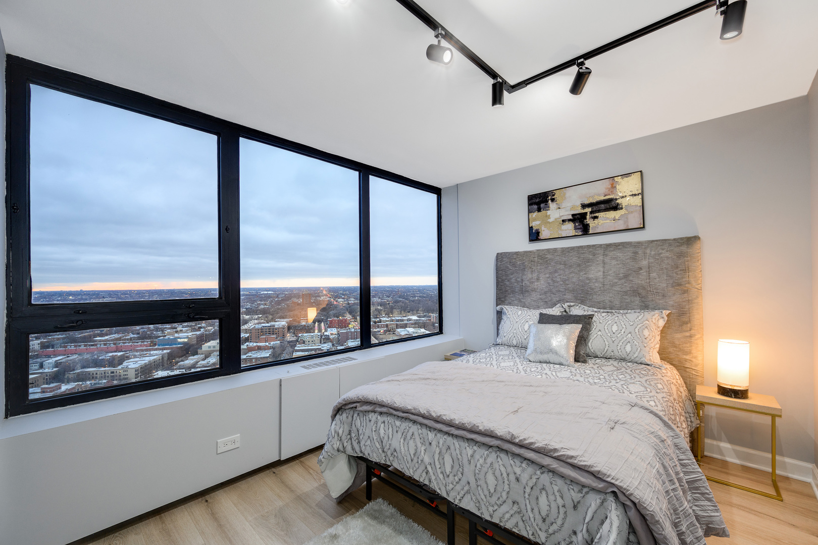 3930 N Pine Grove Avenue Unit: 3116