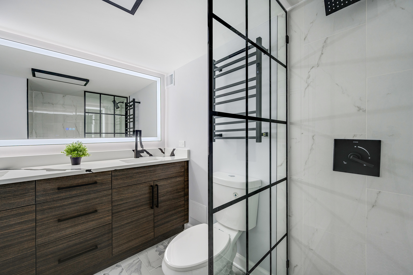 3930 N Pine Grove Avenue Unit: 3116
