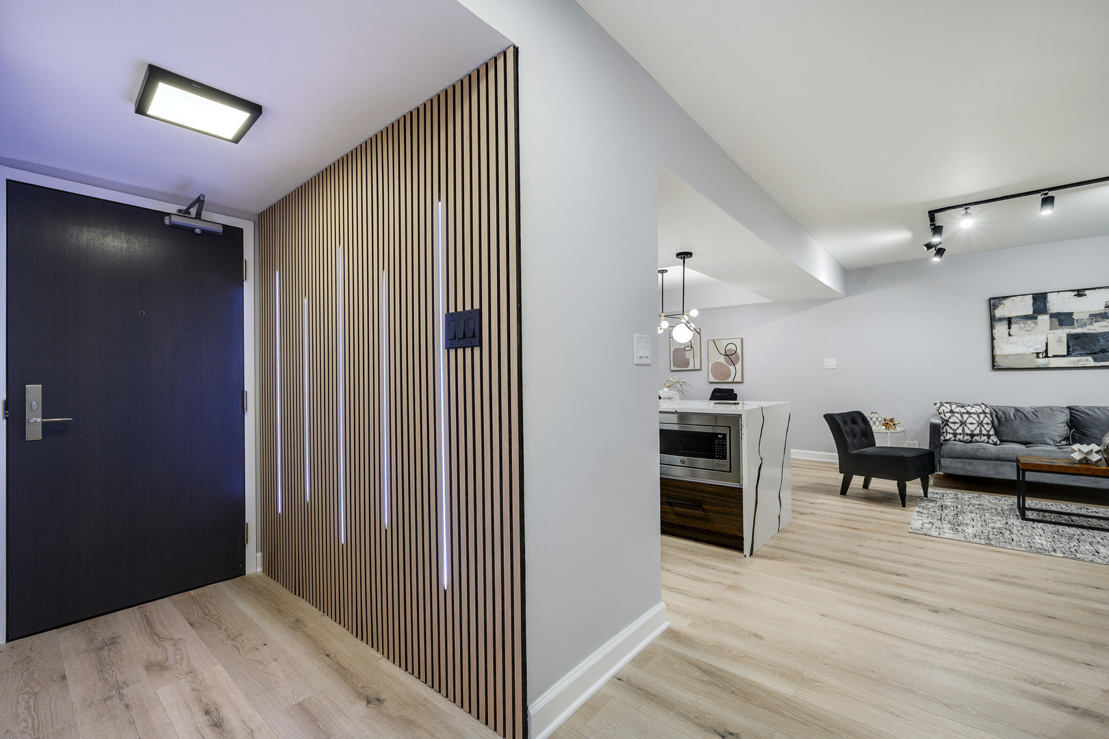 3930 N Pine Grove Avenue Unit: 3116