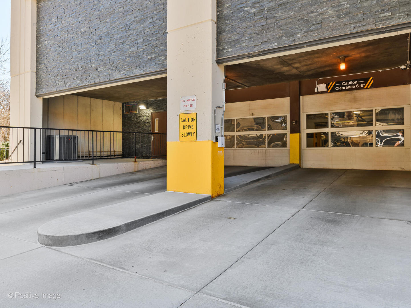 3930 N Pine Grove Avenue Unit: 3116