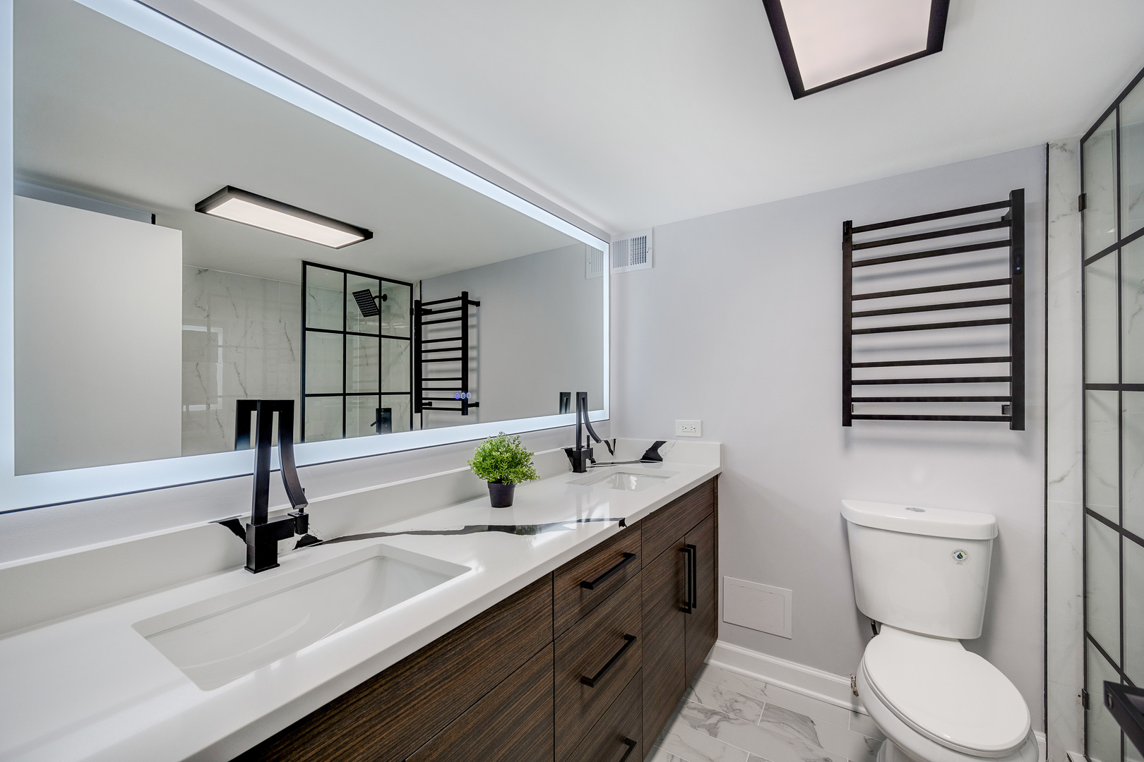 3930 N Pine Grove Avenue Unit: 3116