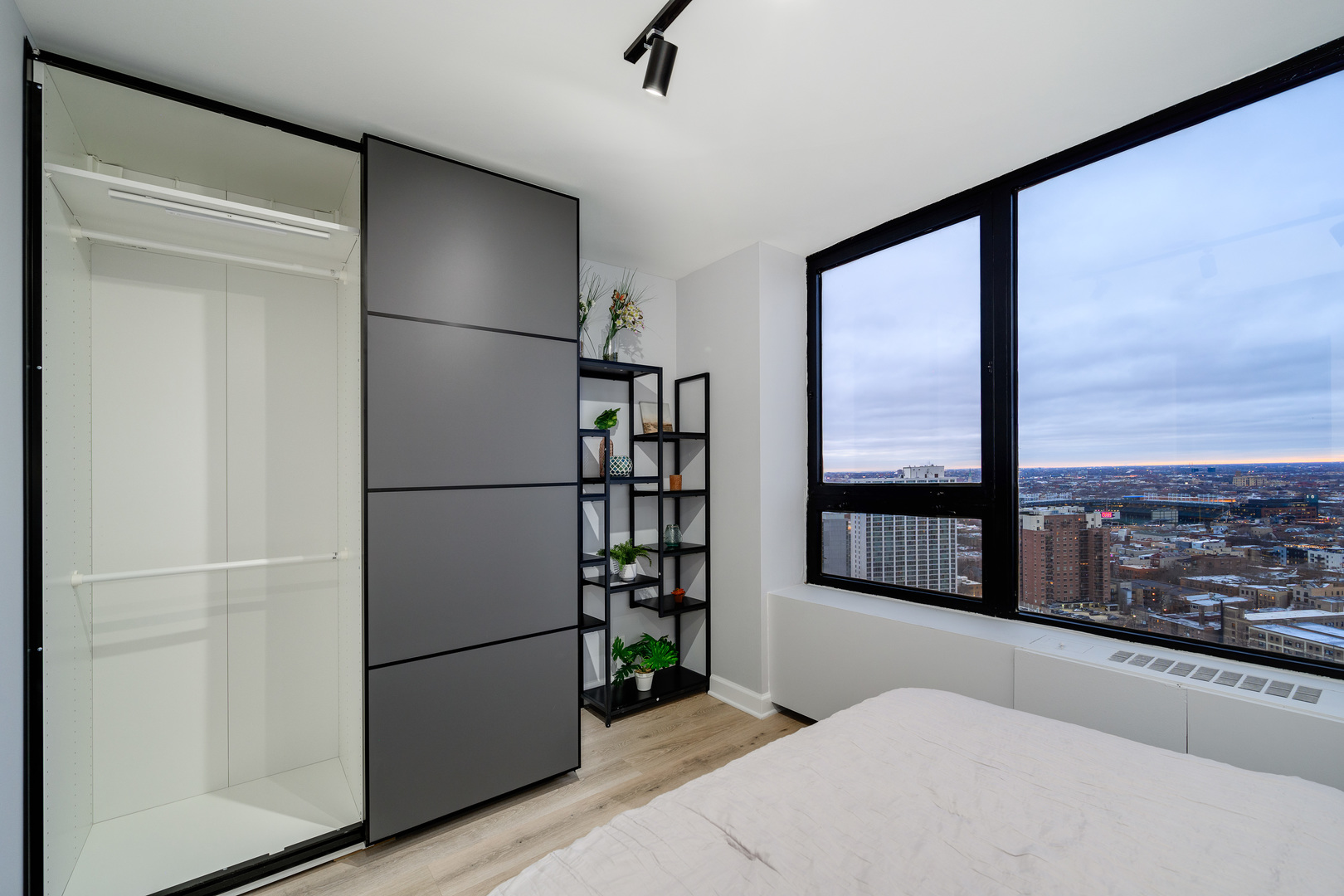 3930 N Pine Grove Avenue Unit: 3116