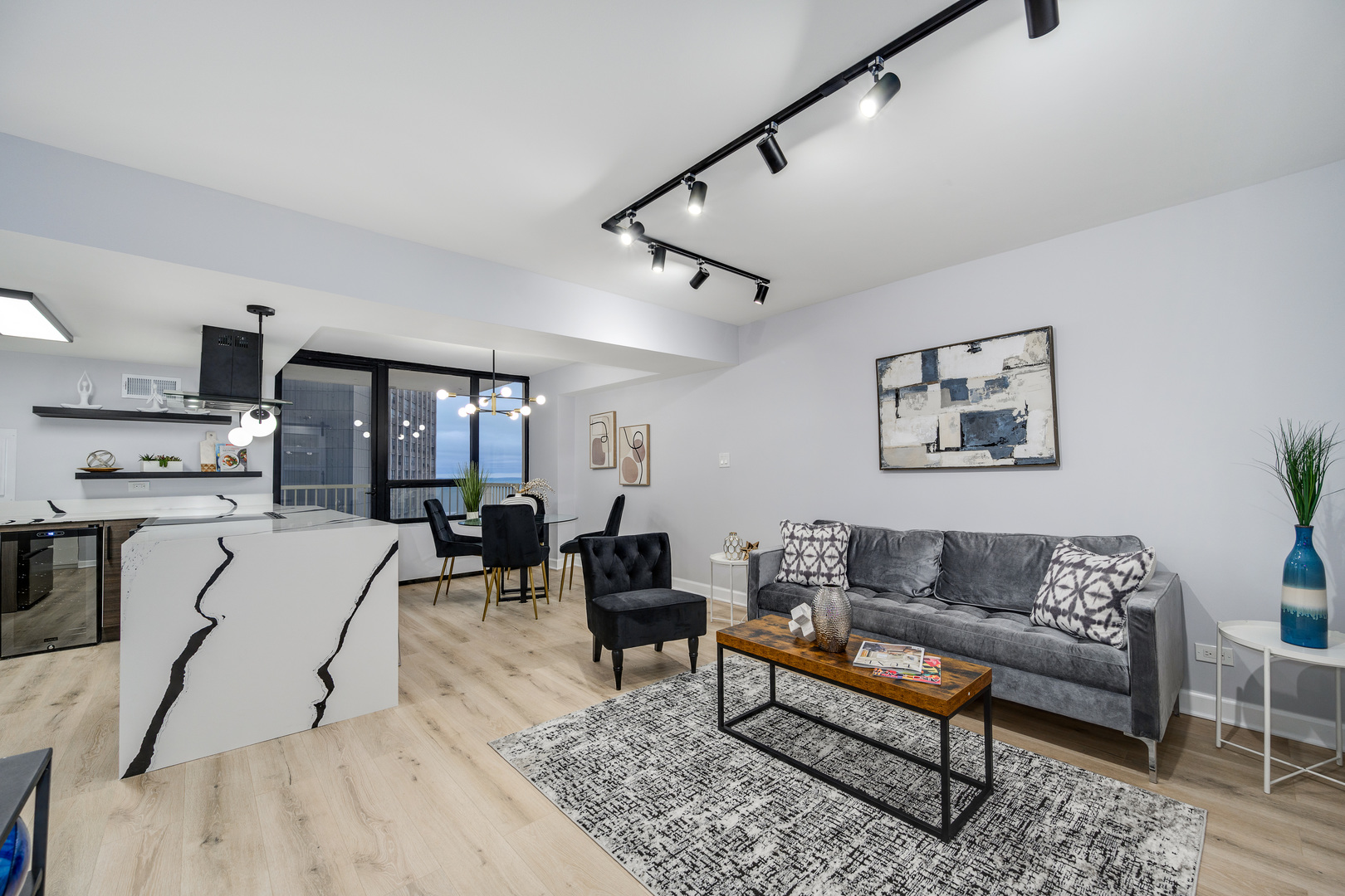 3930 N Pine Grove Avenue Unit: 3116