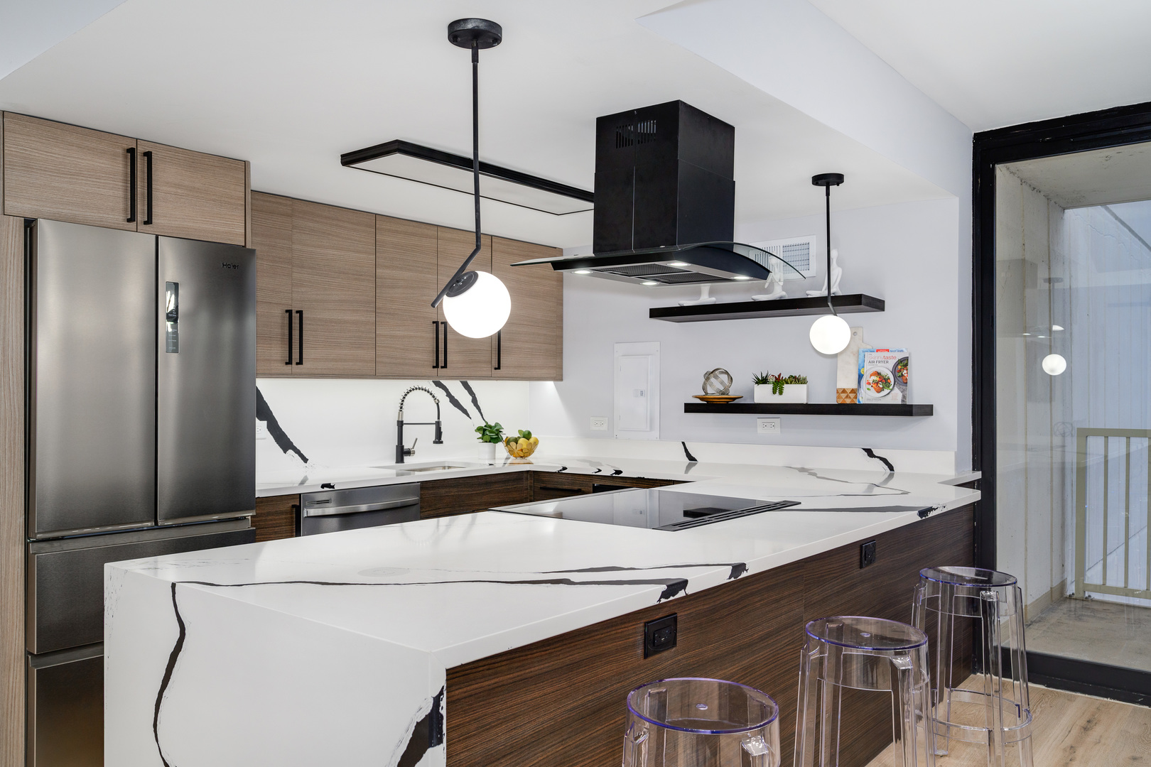3930 N Pine Grove Avenue Unit: 3116