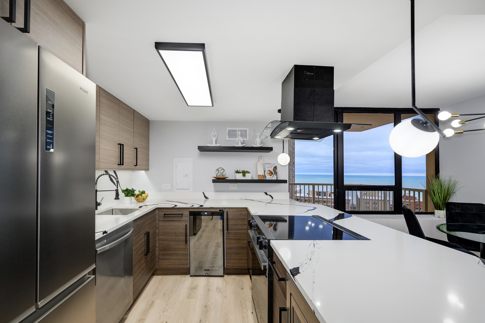 3930 N Pine Grove Avenue Unit: 3116