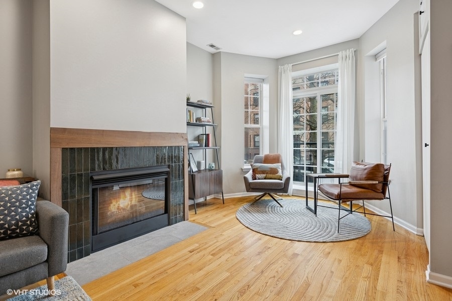 3743 N Wilton Avenue Unit: 1
