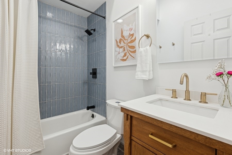 3743 N Wilton Avenue Unit: 1