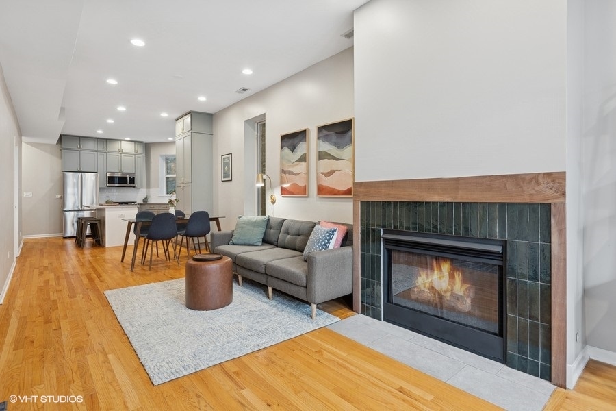 3743 N Wilton Avenue Unit: 1
