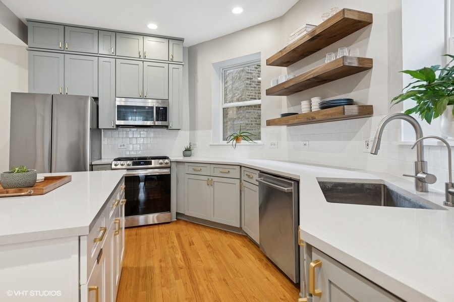 3743 N Wilton Avenue Unit: 1