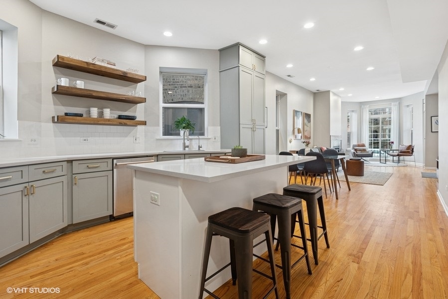 3743 N Wilton Avenue Unit: 1