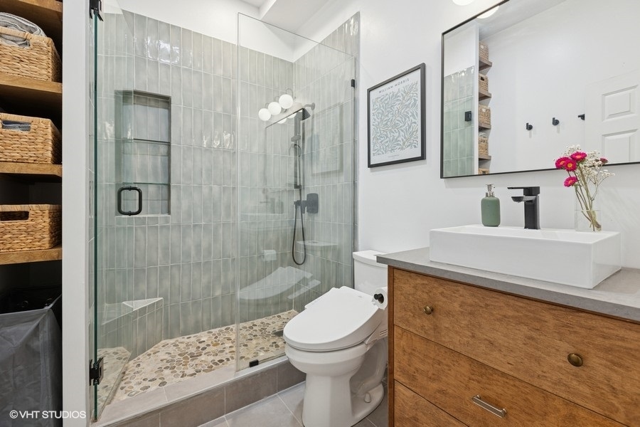 3743 N Wilton Avenue Unit: 1