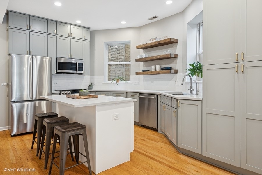 3743 N Wilton Avenue Unit: 1