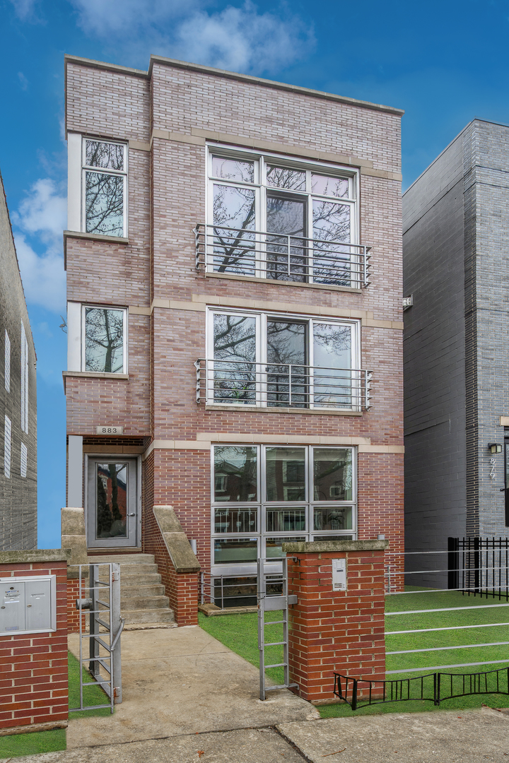 883 N Hermitage Avenue Unit: 1