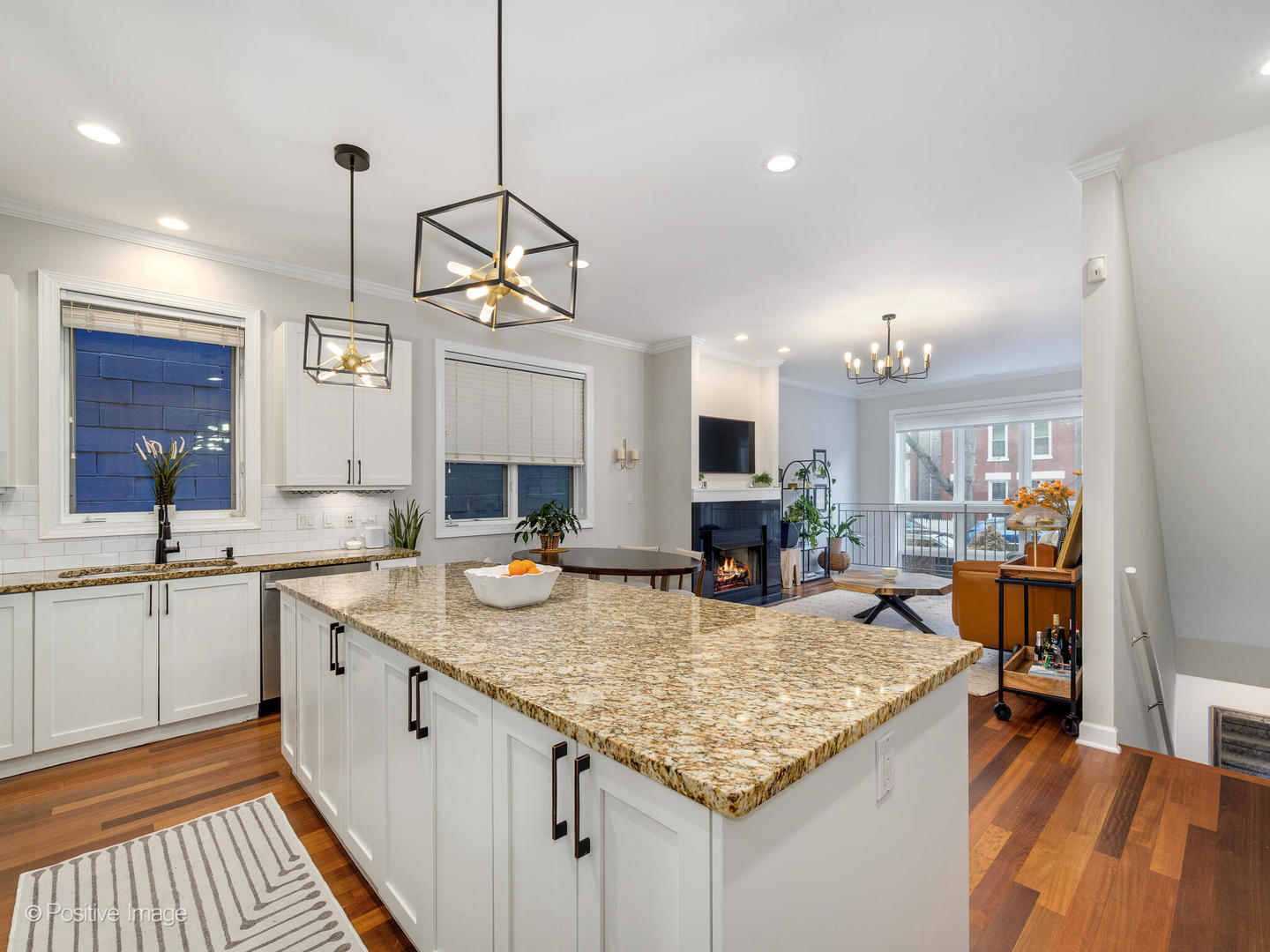 883 N Hermitage Avenue Unit: 1