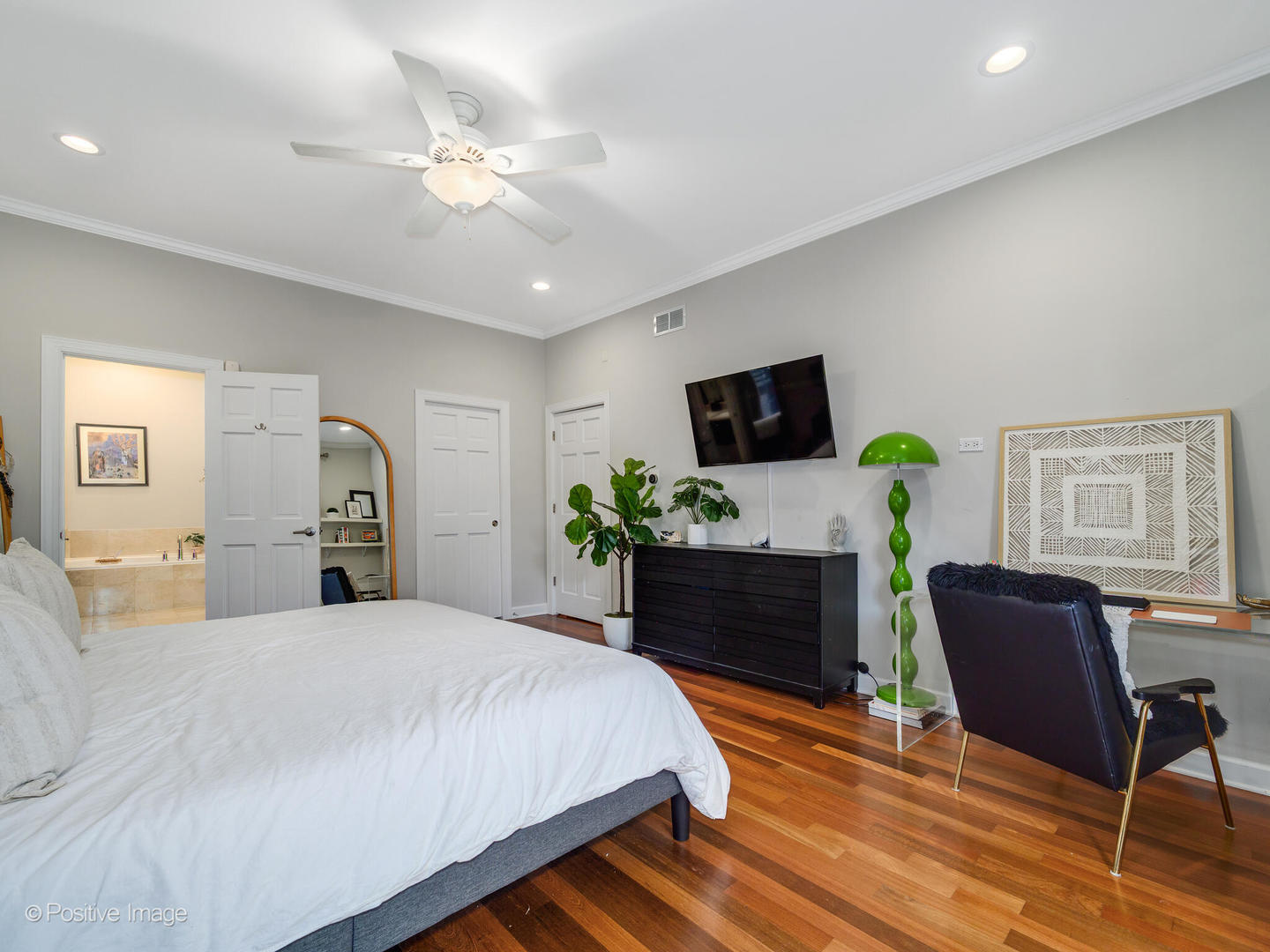 883 N Hermitage Avenue Unit: 1