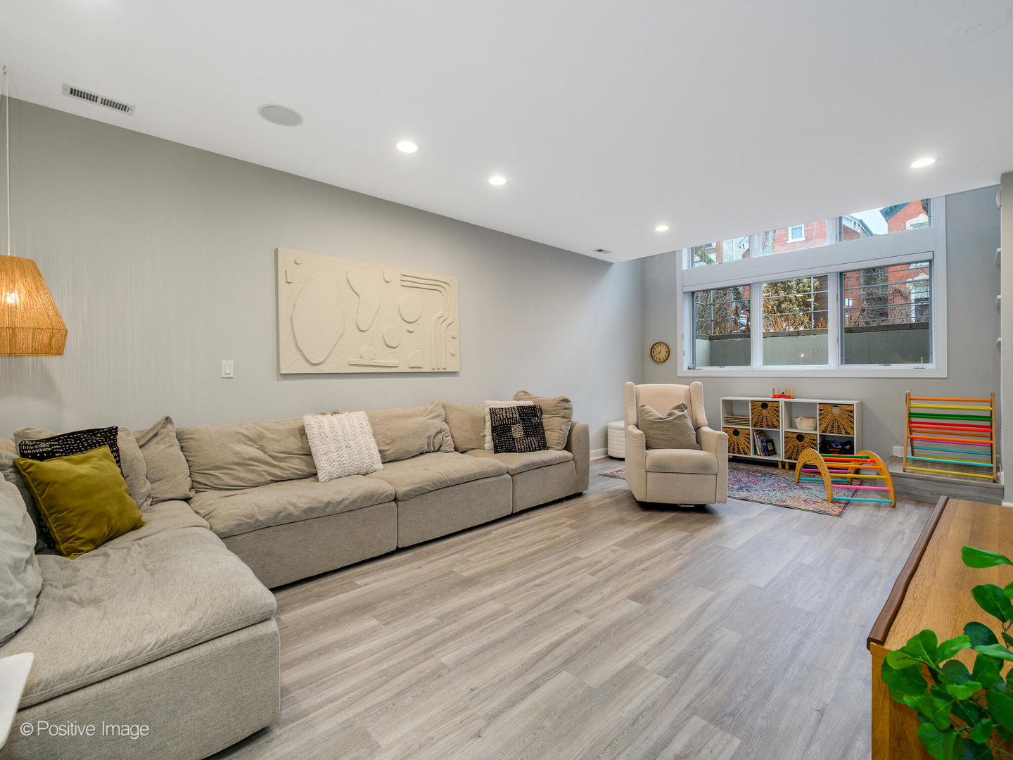 883 N Hermitage Avenue Unit: 1