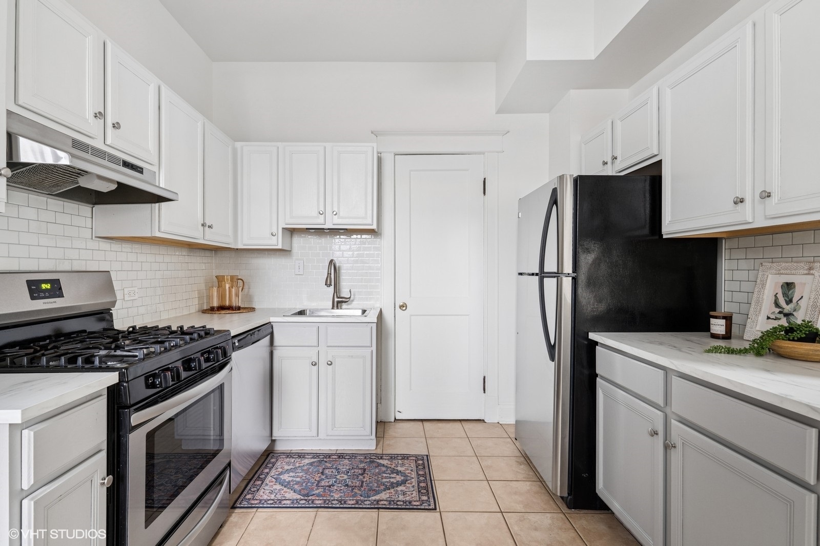 2150 W CORTEZ Street Unit: 1E