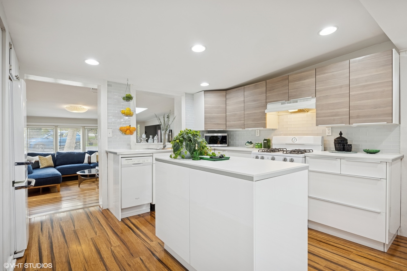 22W525 Cherry Lane