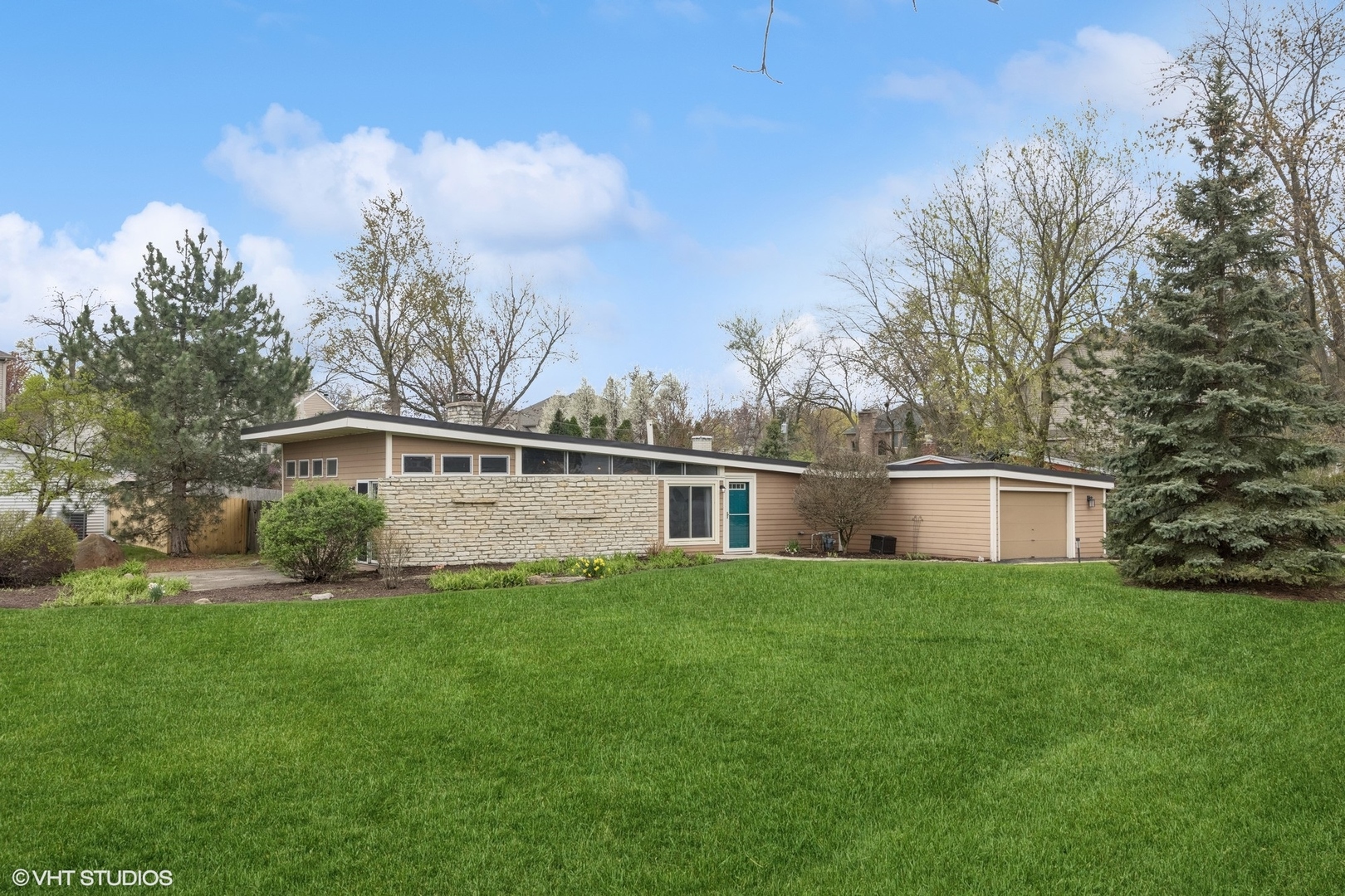 22W525 Cherry Lane