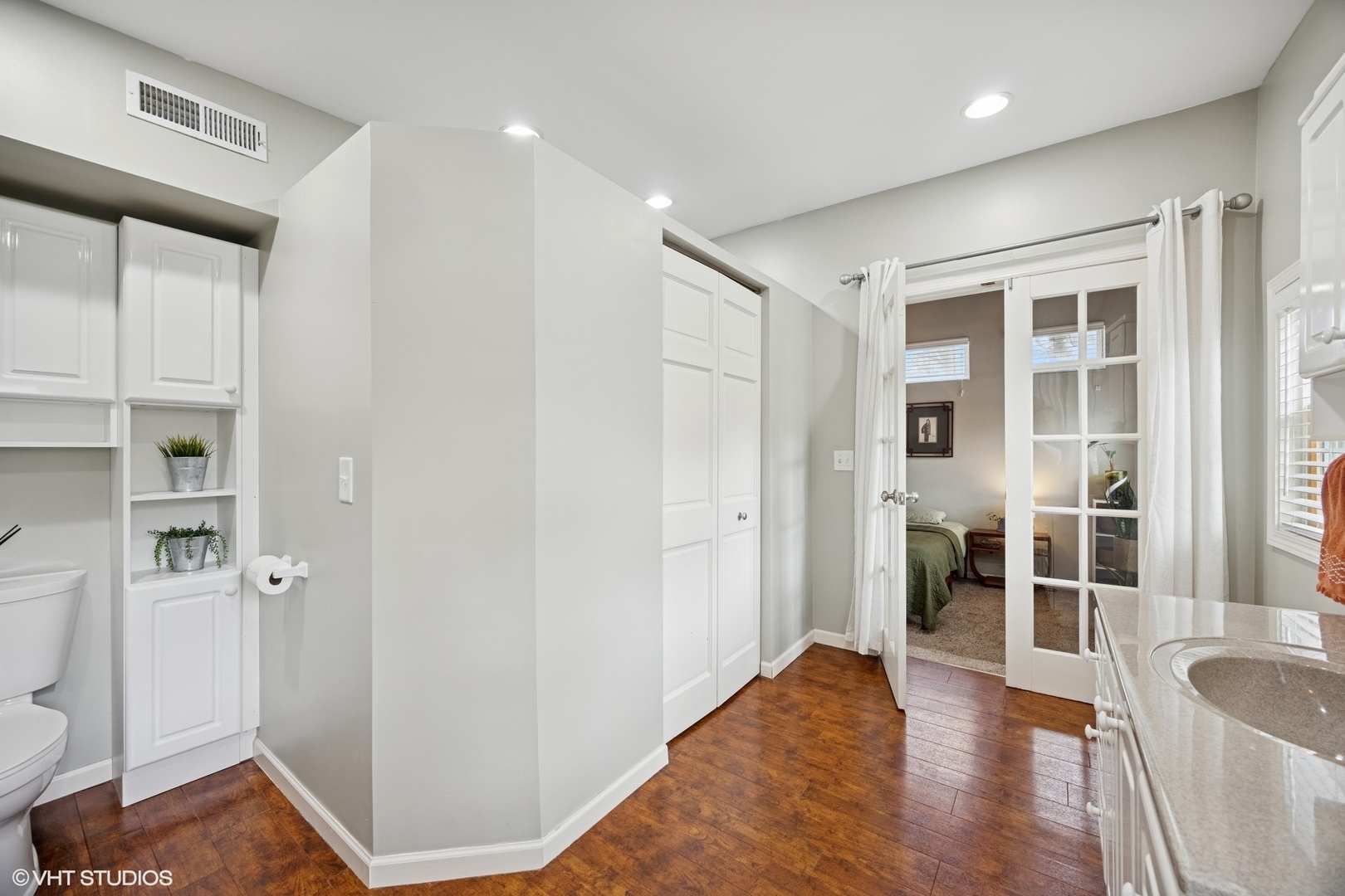 22W525 Cherry Lane