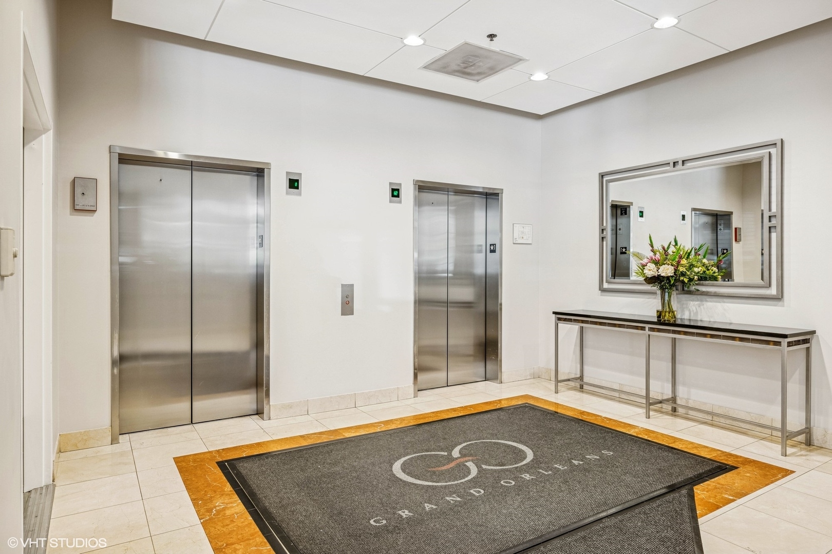 330 W GRAND Avenue Unit: 1303