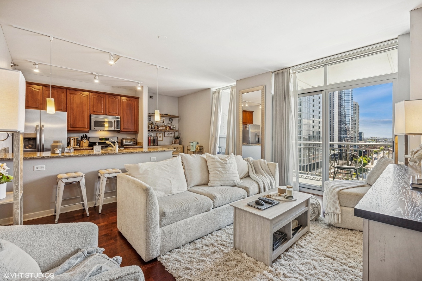 330 W GRAND Avenue Unit: 1303