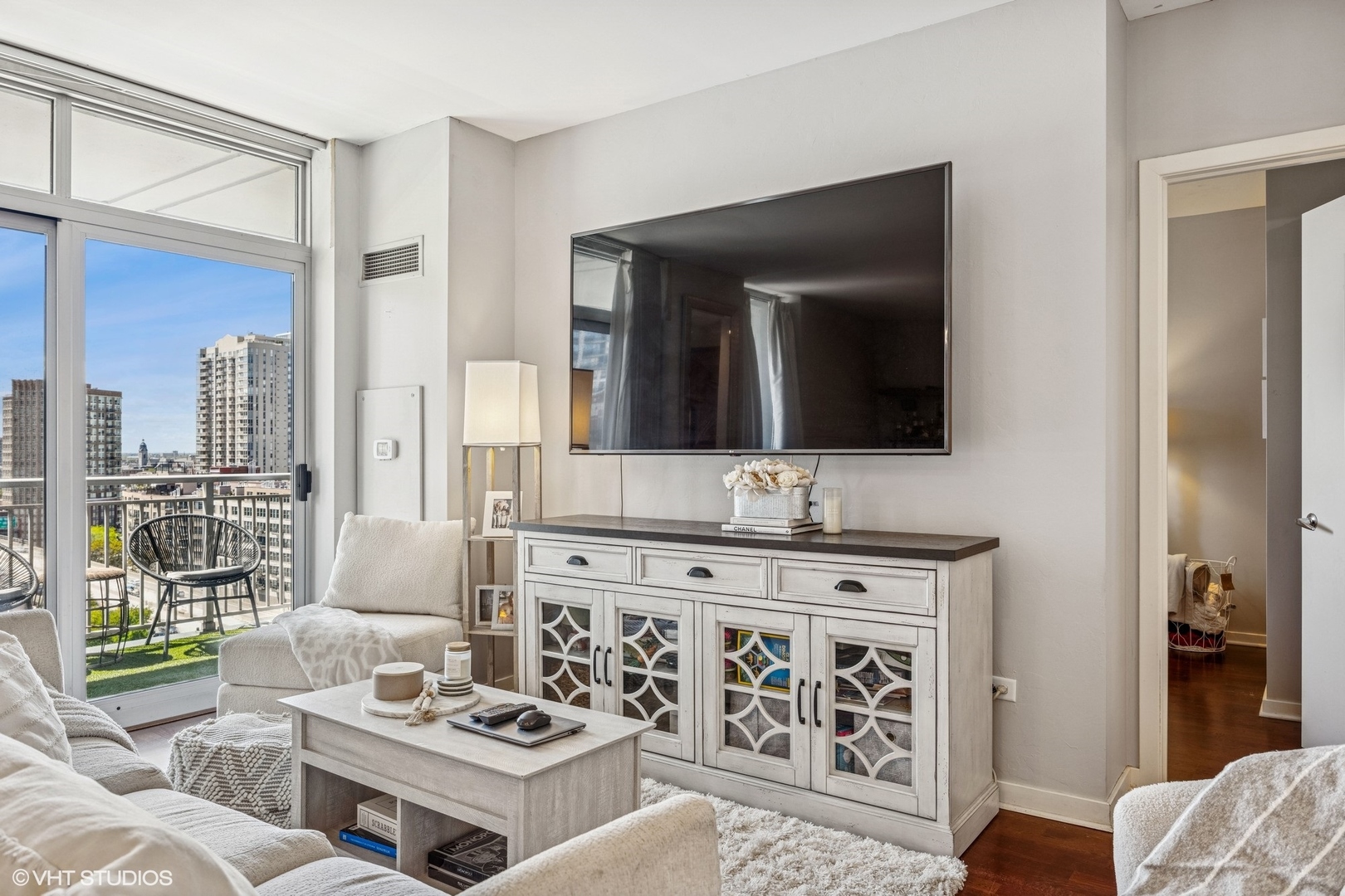 330 W GRAND Avenue Unit: 1303