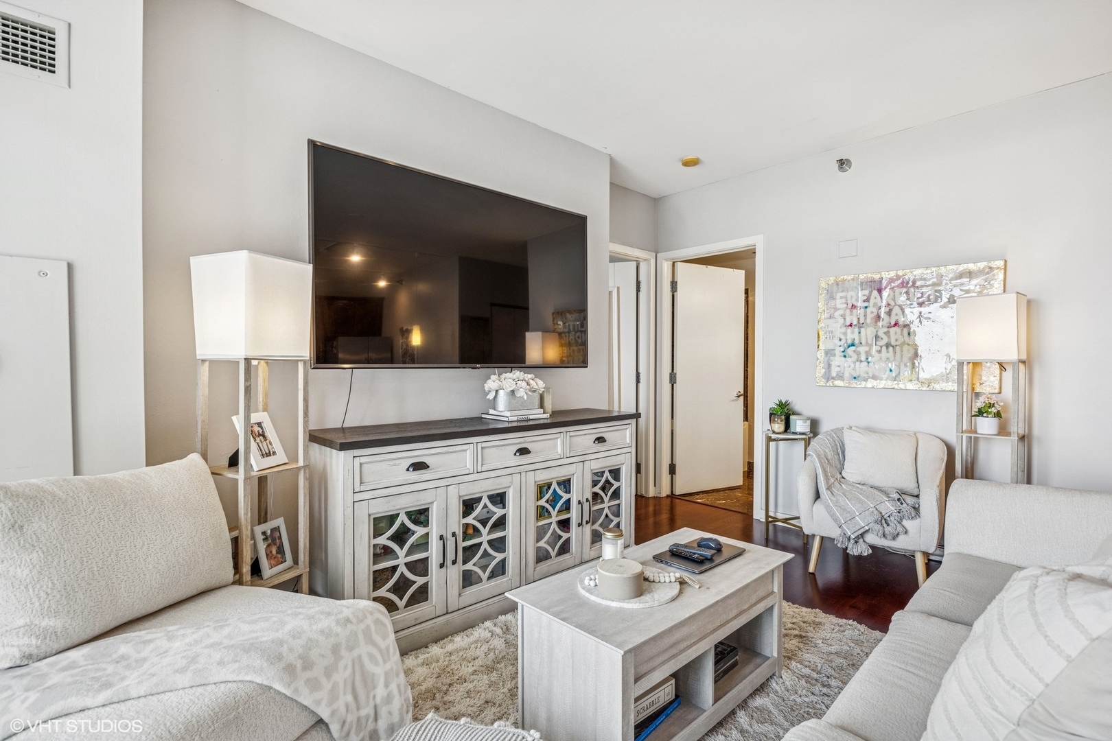 330 W GRAND Avenue Unit: 1303