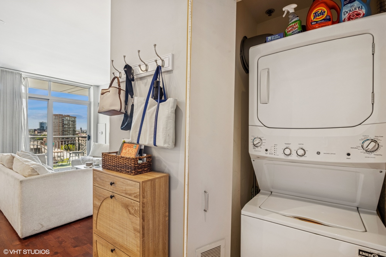 330 W GRAND Avenue Unit: 1303