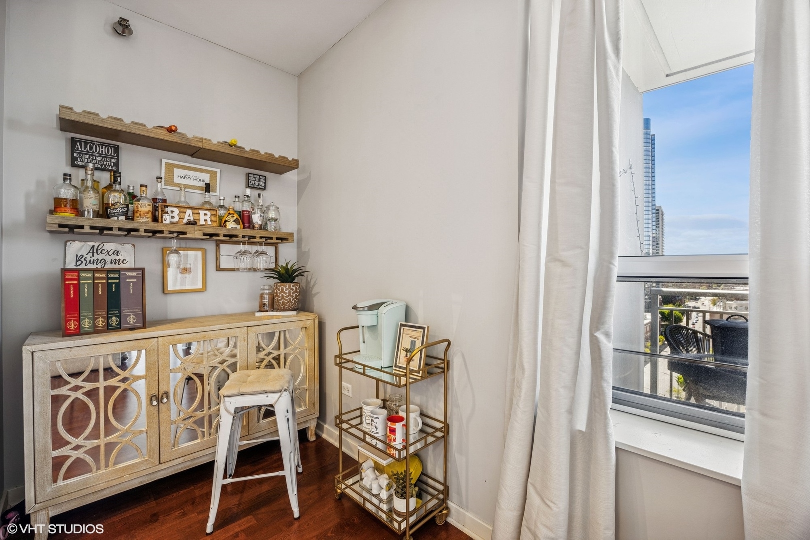330 W GRAND Avenue Unit: 1303