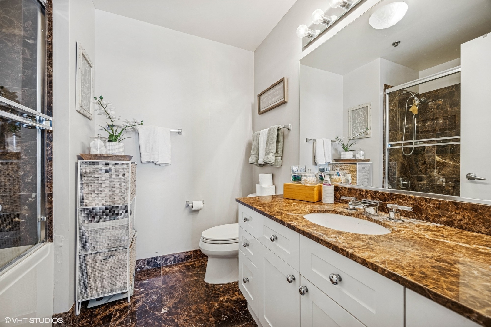 330 W GRAND Avenue Unit: 1303
